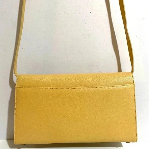 Coach beige saffiano leather crossbody handbag - Picture 2 of 12